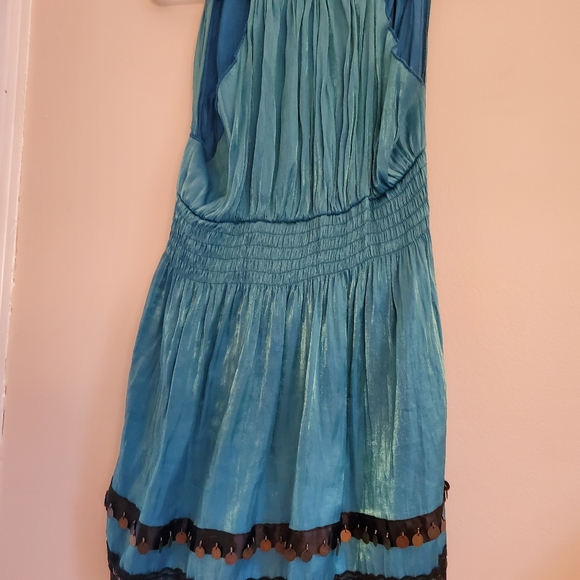 Iridescent teal halter top with lace accent - Picture 4 of 6